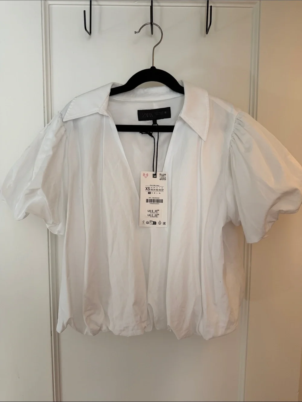 NWT Zara White Puff-Sleeve Collared top